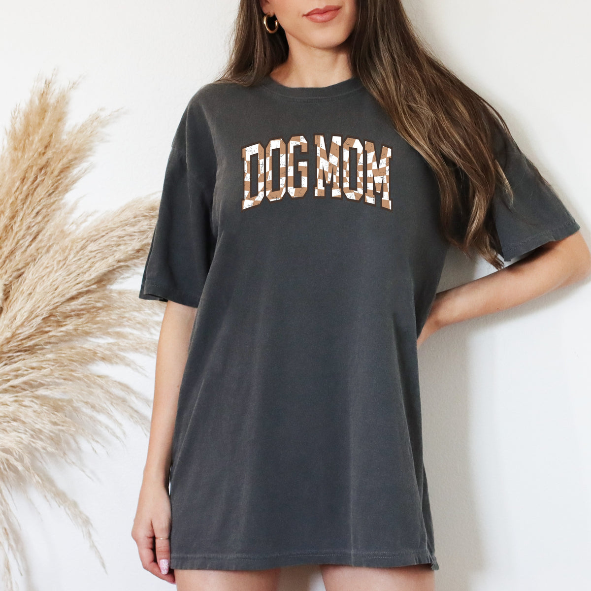 Dog Mom - Unisex Comfort Colors Garment-Dyed Heavyweight T-Shirt