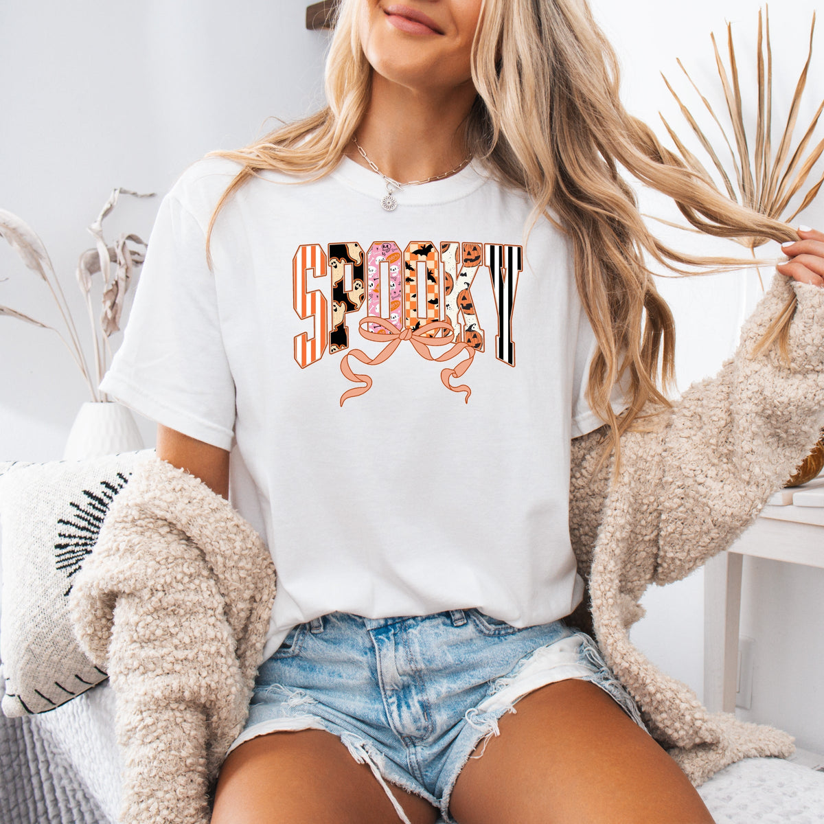 Cute Halloween ‘Spooky’ Print Retro Ghosts & Pumpkins with Ribbon Printed Comfort Colors T-Shirt 