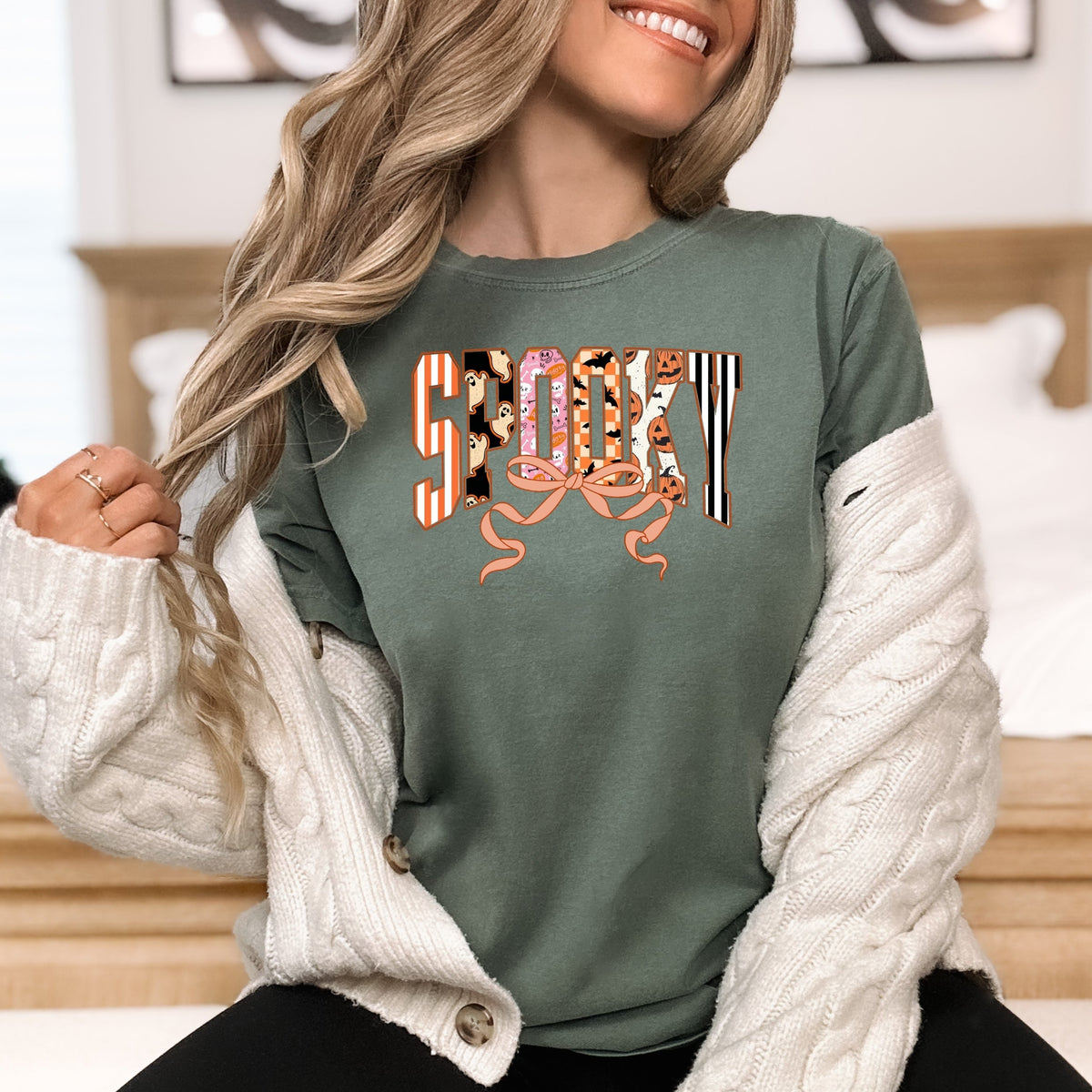 Cute Halloween ‘Spooky’ Print Retro Ghosts & Pumpkins with Ribbon Printed Comfort Colors T-Shirt 