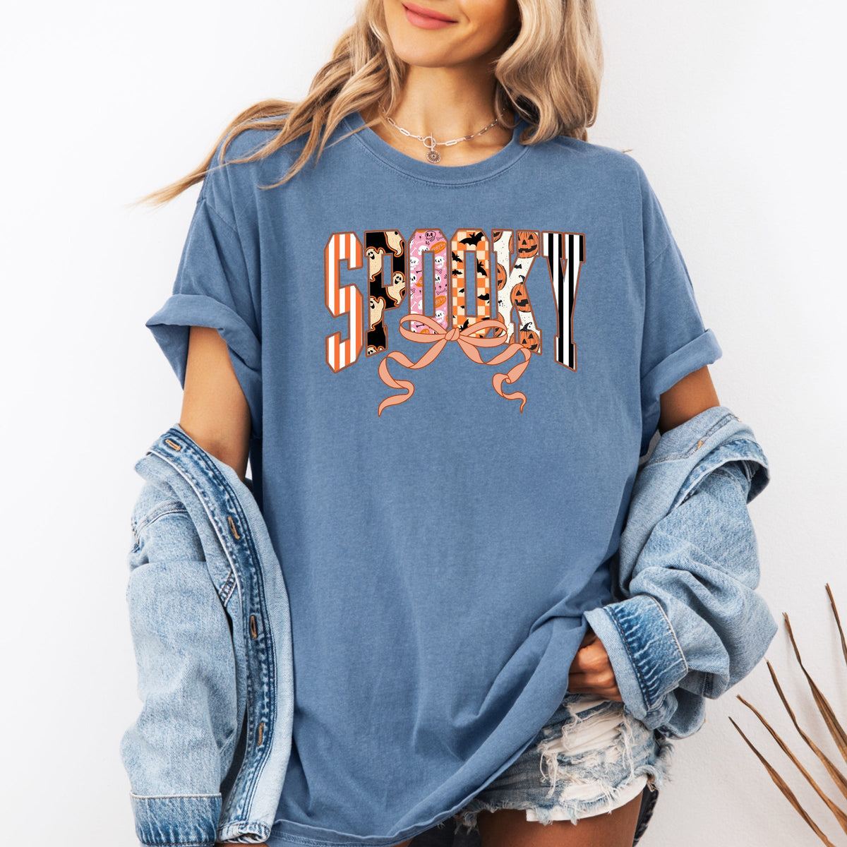 Cute Halloween ‘Spooky’ Print Retro Ghosts & Pumpkins with Ribbon Printed Comfort Colors T-Shirt 