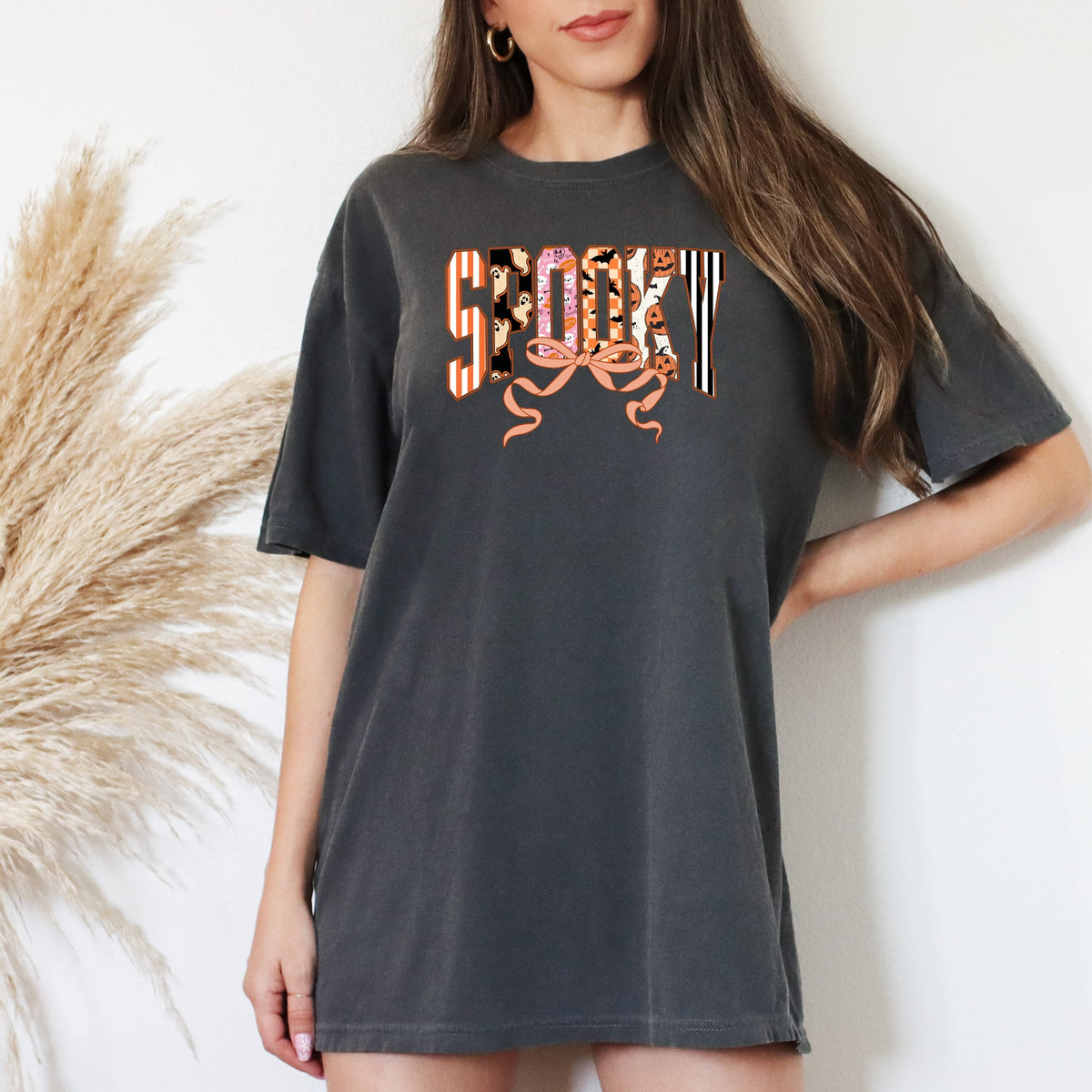 Cute Halloween ‘Spooky’ Print Retro Ghosts & Pumpkins with Ribbon Printed Comfort Colors T-Shirt 