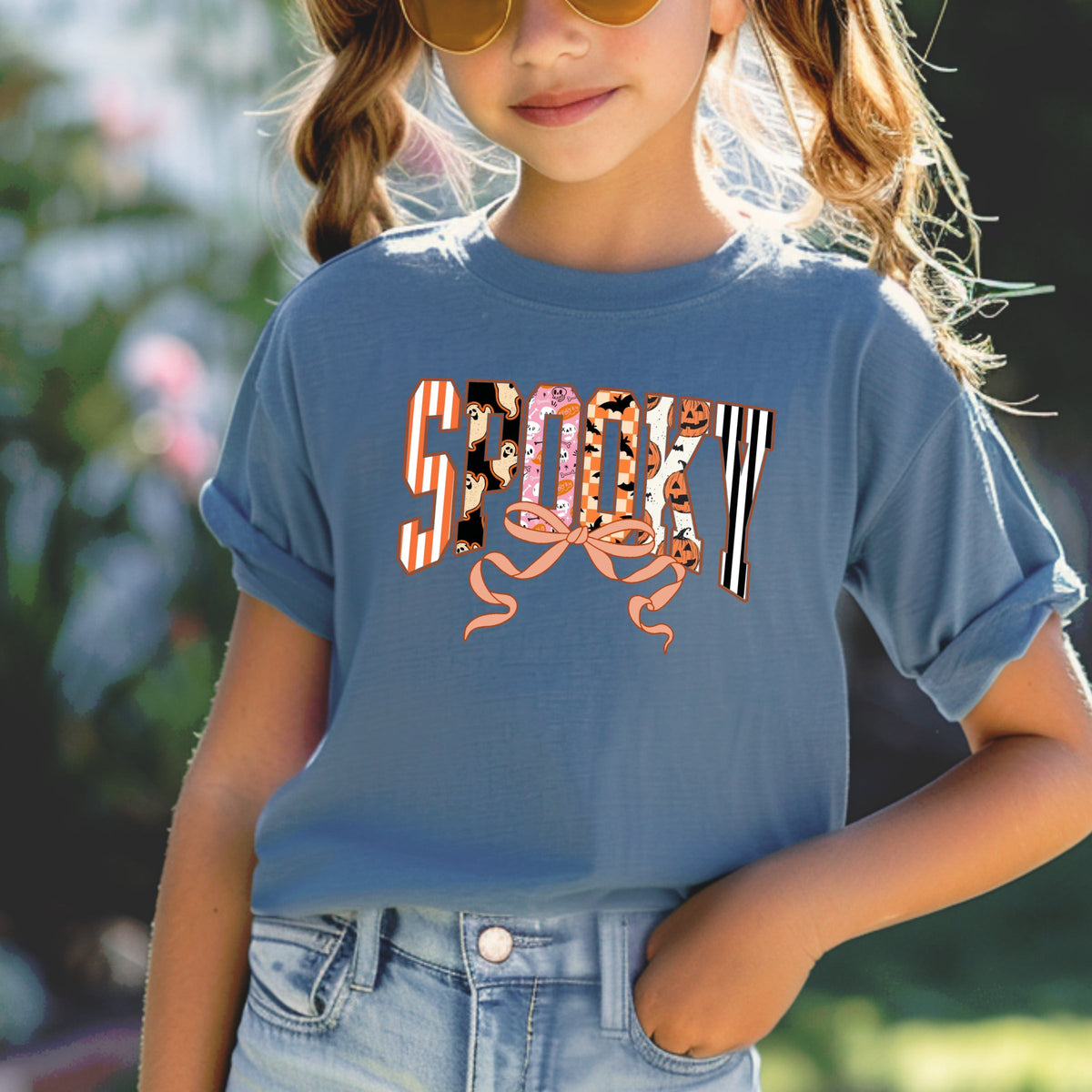 Cute Halloween Spooky Print Retro Ghosts & Pumpkins with Ribbon Printed Comfort Colors T-Shirt 