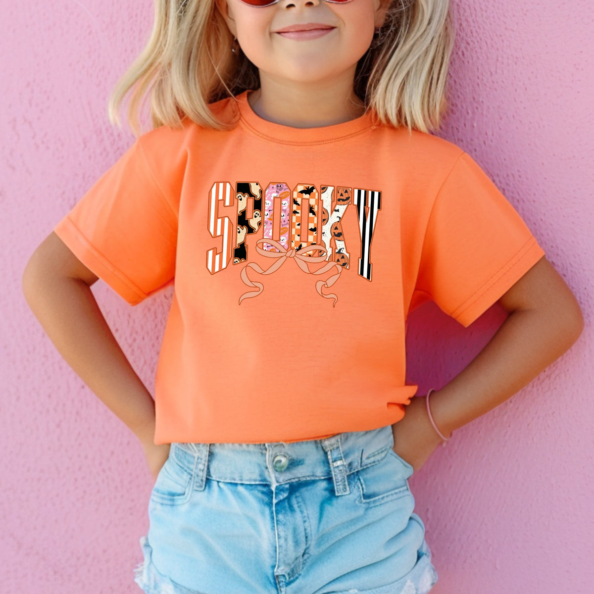 Cute Halloween Spooky Print Retro Ghosts & Pumpkins with Ribbon Printed Comfort Colors T-Shirt 