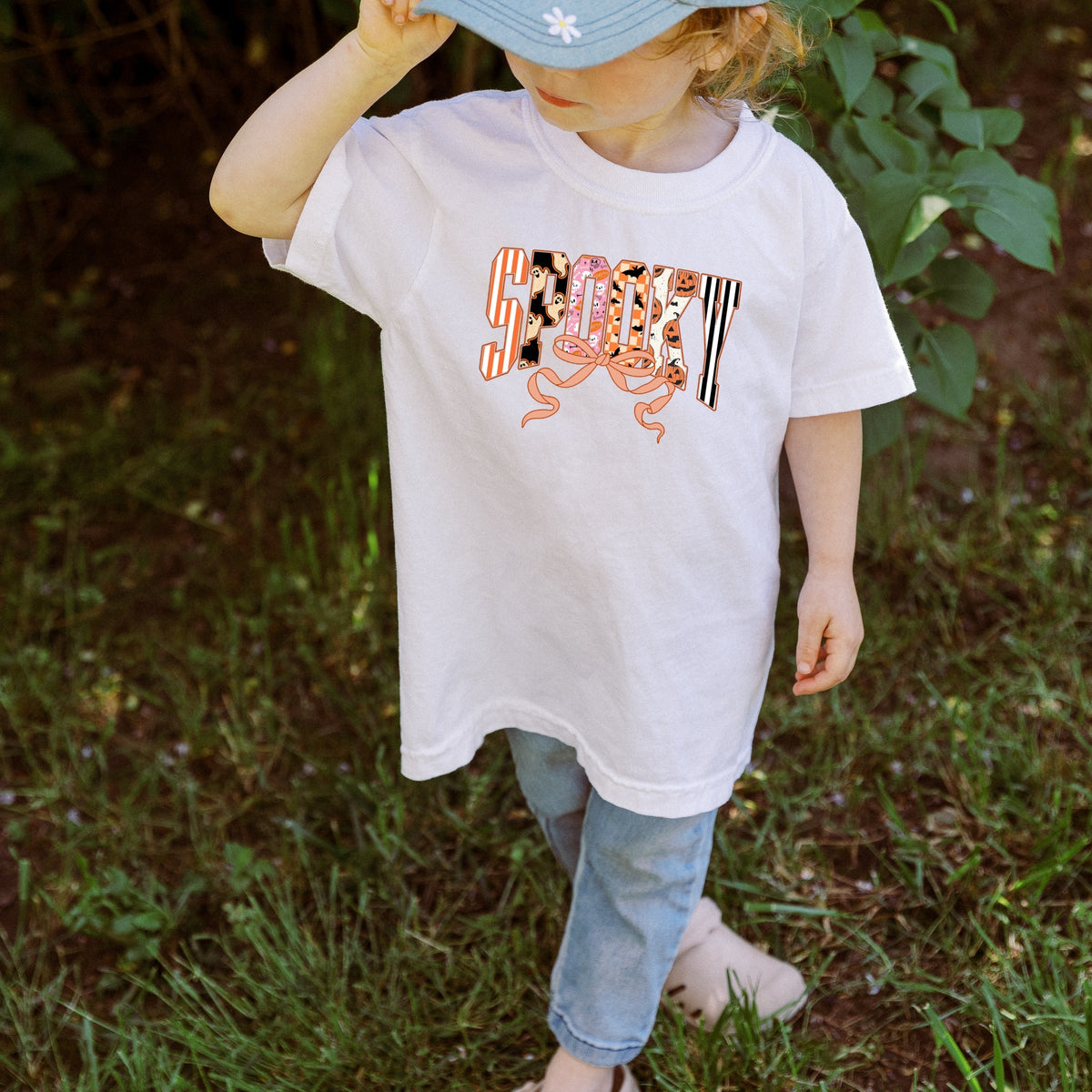 Cute Halloween Spooky Print Retro Ghosts & Pumpkins with Ribbon Printed Comfort Colors T-Shirt 
