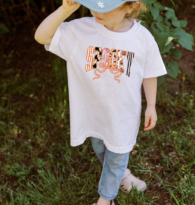 Cute Halloween Spooky Print Retro Ghosts & Pumpkins with Ribbon Printed Comfort Colors T-Shirt 