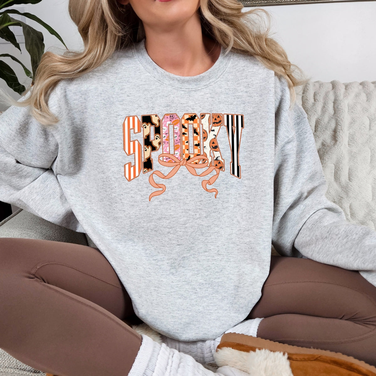 Cute Halloween Spooky Print Retro Ghosts & Pumpkins with Ribbon Printed Crewneck Sweatshirt